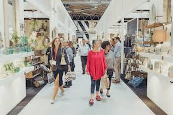 buyers browsing spring fair